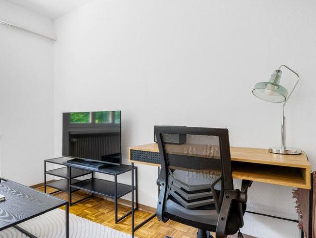 Studio mieten in Einigen, Zürich