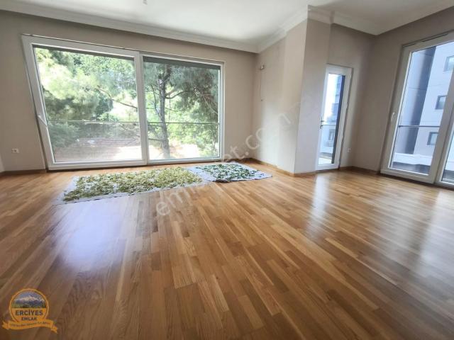 Kadiköy, İstanbul içerisinde kiralık mülk