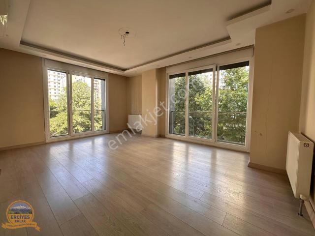 Kadiköy, İstanbul içerisinde kiralık mülk