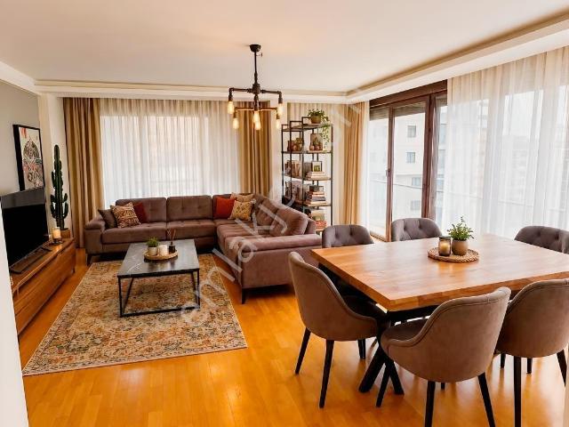 Kadiköy, İstanbul içerisinde kiralık mülk