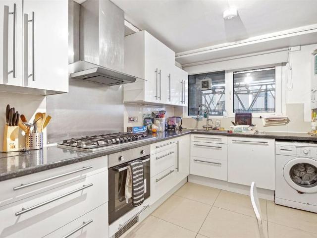 Apartment for rent in Mile End, Greater London