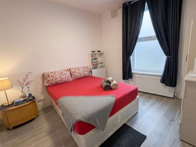 Apartment for rent in Mile End, Greater London