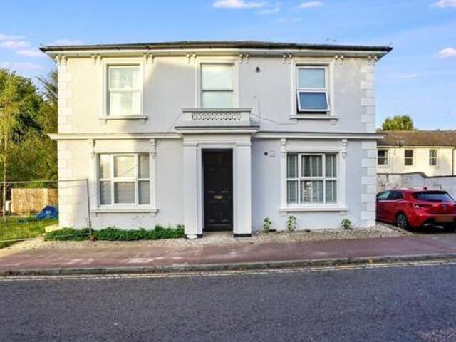 House for sale in Broadwater Down, Sandown Park