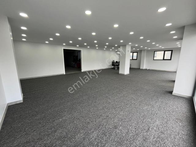 Ümraniye, İstanbul içerisinde kiralık Dükkan