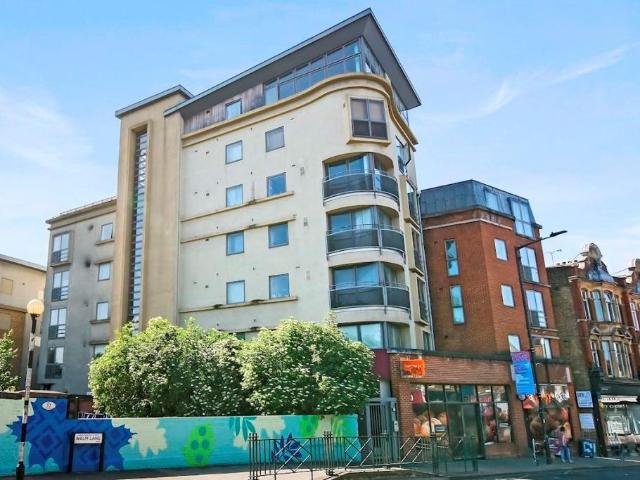 House for rent in Mapesbury, Greater London