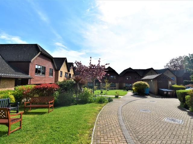 Apartment for rent in Lessness Heath, Greater London