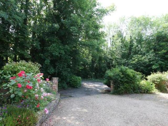 House for sale in Pachesham Park, Surrey