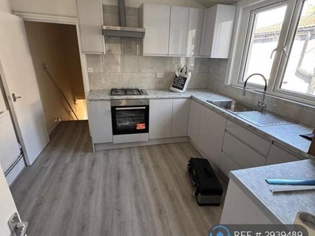 Apartment for rent in Plashet, Greater London