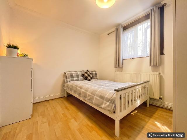 Room for rent in Plashet, Greater London
