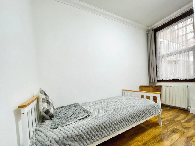 Room for rent in Plashet, Greater London