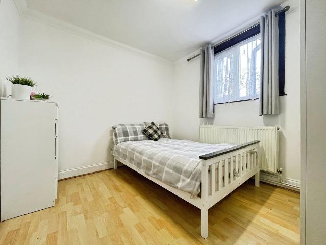 Room for rent in Plashet, Greater London