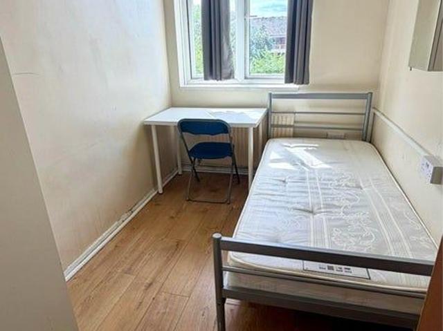 Room for rent in Stepney, Greater London
