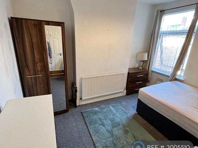House for rent in Calderstones