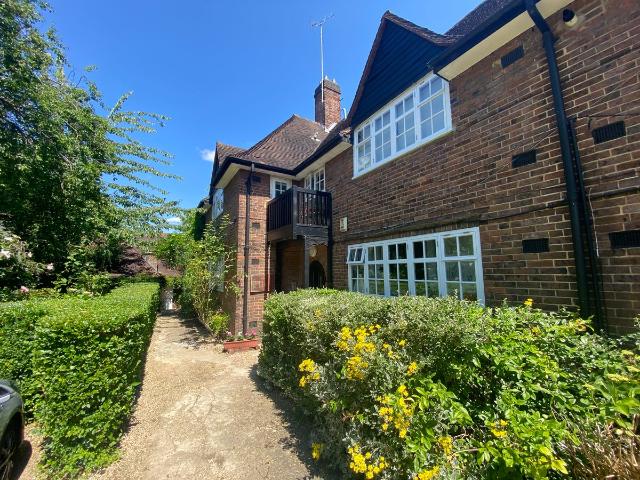 Apartment for rent in Temple Fortune, Greater London