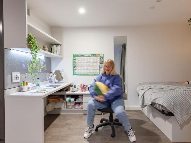 Studio for rent in Calderstones
