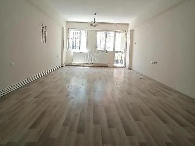 Karabağlar, İzmir içerisinde kiralık mülk