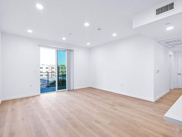Apartment for rent in Tarzana Neighborhood Council District, Canoga Park