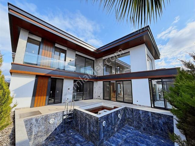 Sasalı Merkez Mahallesi, Çiğli içerisinde satılık Villa