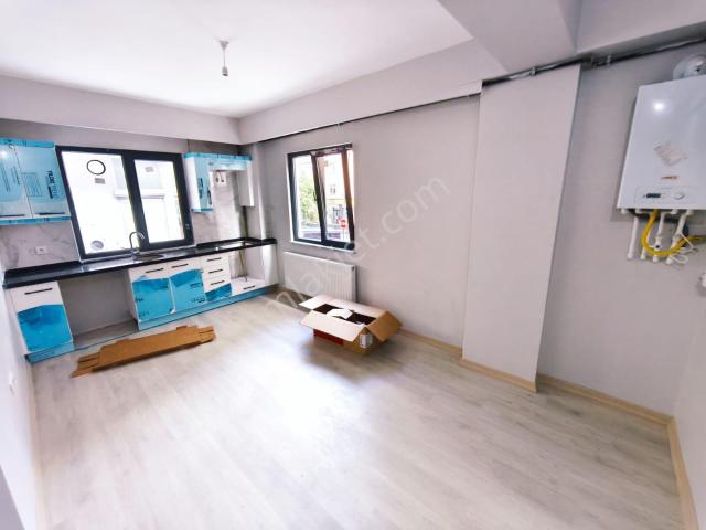 Esatpaşa Mahallesi, Ataşehir içerisinde kiralık mülk