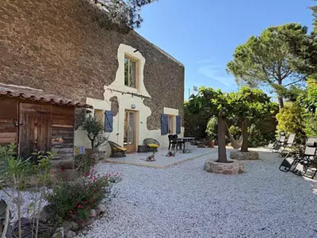 Maison vente à Narbonne, Escales