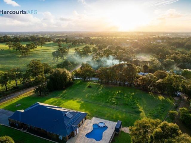 Cottage for sale in Harvey, Western Australia