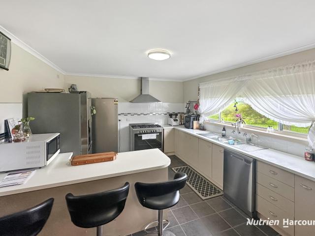 Cottage for sale in Alberton West, Victoria