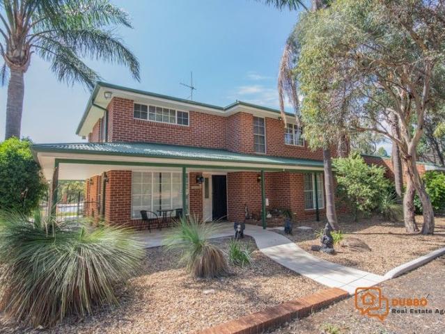 Cottage for sale in Dubbo