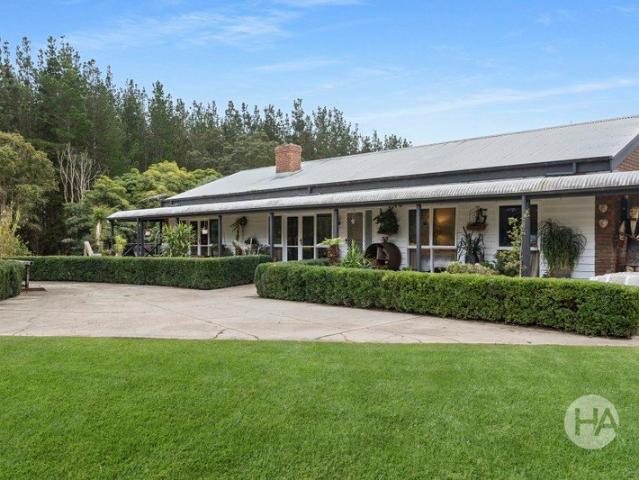 Cottage for sale in Camerons Creek, Victoria