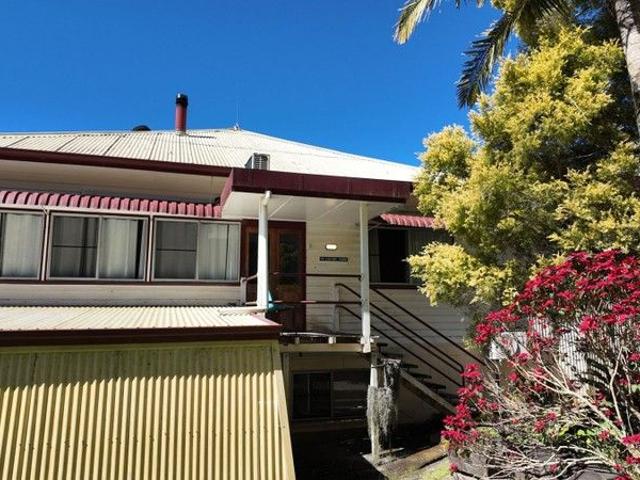 Cottage for sale in Crediton, Queensland