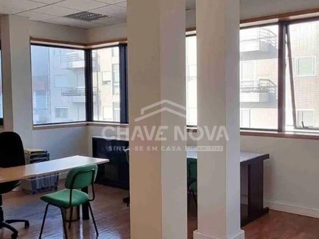 Escritório venda em Maia, Gueifães