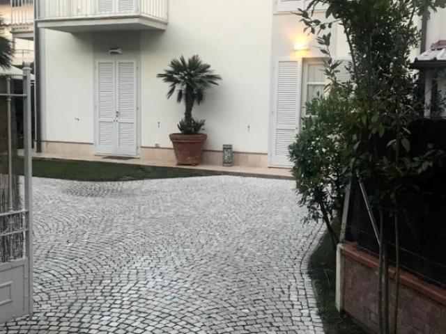 Villa Indipendente in affitto a Vittoria Apuana, Forte Dei Marmi