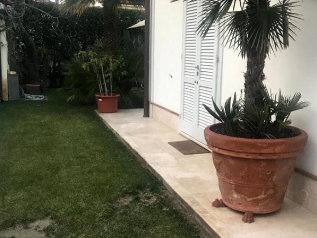 Villa Indipendente in affitto a Vittoria Apuana, Forte Dei Marmi