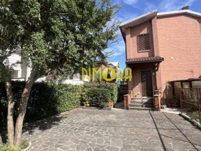 Villa Indipendente in vendita a Novate Milanese, Lombardia