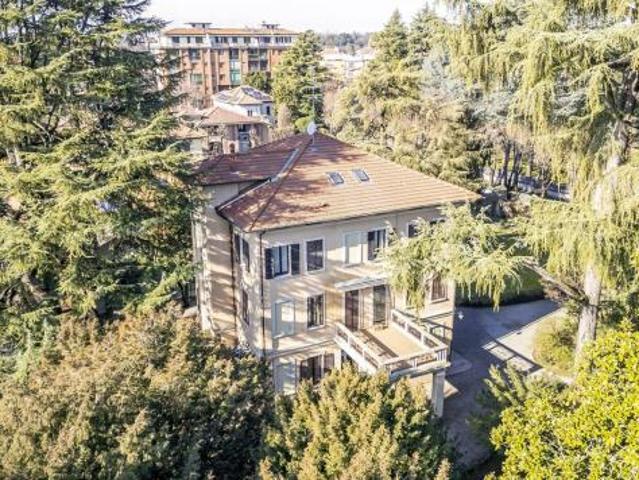 Villa Indipendente in vendita a Monza