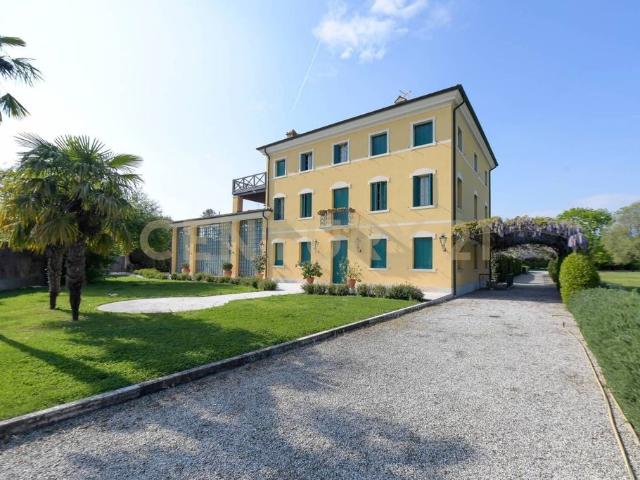 Villa Indipendente in vendita a Rosà, Veneto