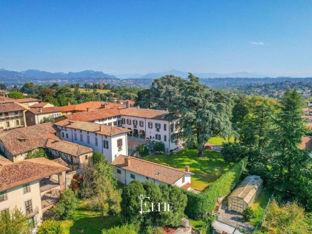 Villa Indipendente in vendita a Daverio, Lombardia