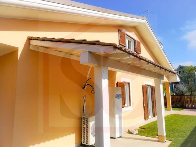 Villa Indipendente in vendita a Marina di San Nicola, Roma Capitale