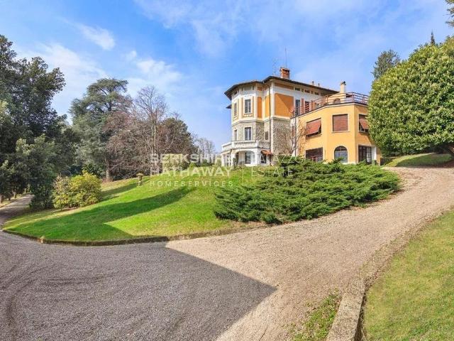 Villa Indipendente in vendita a Varese, Lombardia