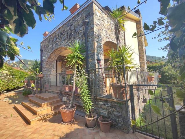 Villa Indipendente in vendita a Villanova D'albenga, Liguria
