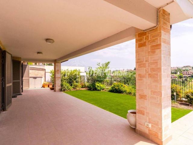 Villa Indipendente in vendita a Corneto, Marche