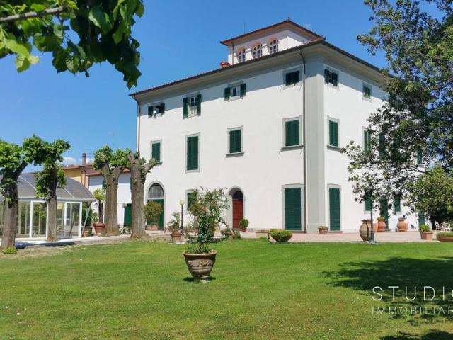 Villa Indipendente in vendita a Quarrata, Toscana