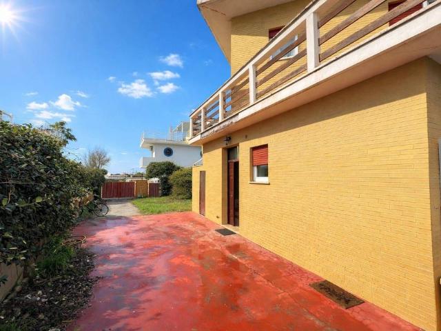 Villa Indipendente in vendita a Fregene, Roma Capitale