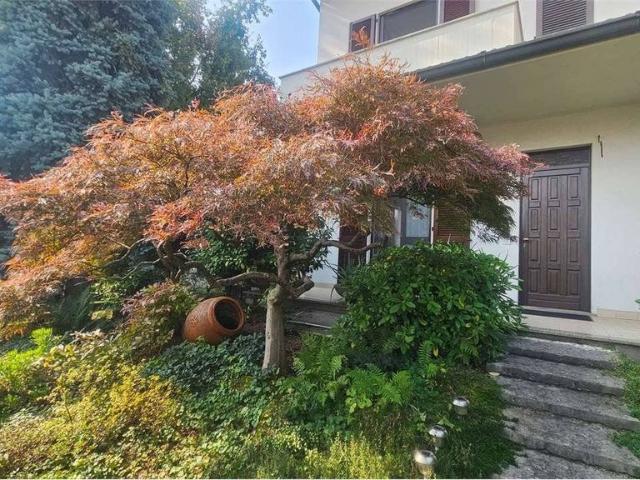 Villa Indipendente in vendita a Carugate, Lombardia