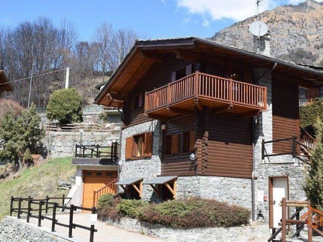 Villa Indipendente in vendita a Brusson, Aosta