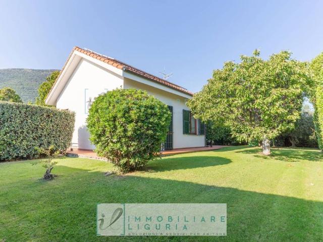 Villa Indipendente in vendita a Cisano Sul Neva, Liguria