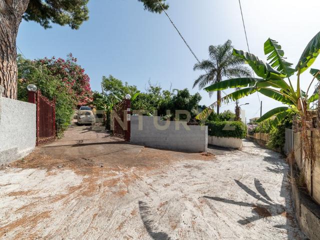 Villa Indipendente in vendita a Carruba, Riposto