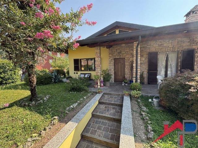 Villa Indipendente in vendita a Cisano Bergamasco, Bergamo