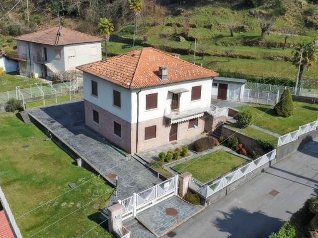 Villa Indipendente in vendita a Comunità Montana del Piambello, Porto Ceresio