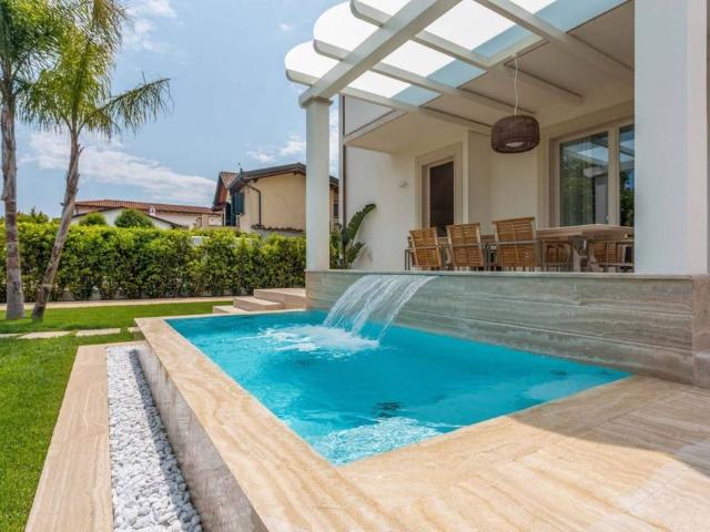 Villa Indipendente in affitto a Vittoria Apuana, Forte Dei Marmi