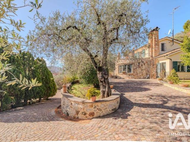 Villa Indipendente in vendita a Villanova D'albenga, Liguria